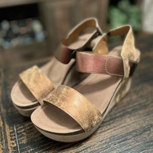 Women’s Yoki bronze sandal